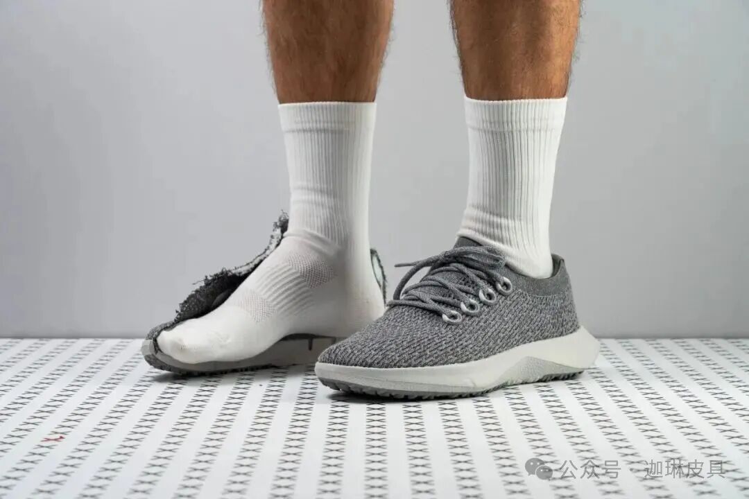 Why do the wealthy love to wear “plain sneakers”?插图