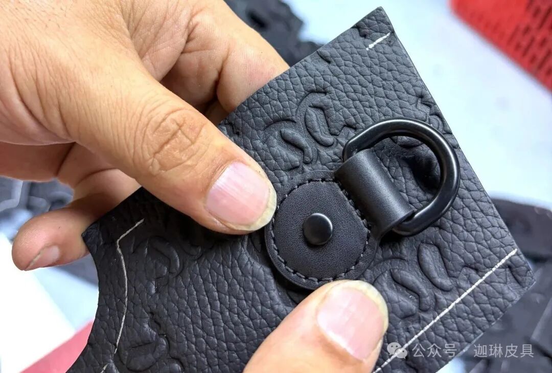 A day in the life of a 20-year sewing machine operator in our factory, revealing Jialin’s craftsmanship插图2