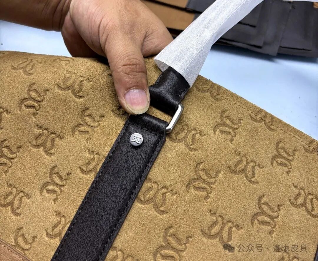 A day in the life of a 20-year sewing machine operator in our factory, revealing Jialin’s craftsmanship插图1